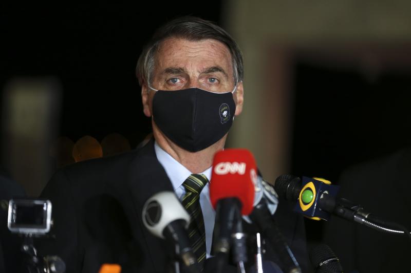 Bolsonaro critica 'pânico disseminado' por causa da pandemia